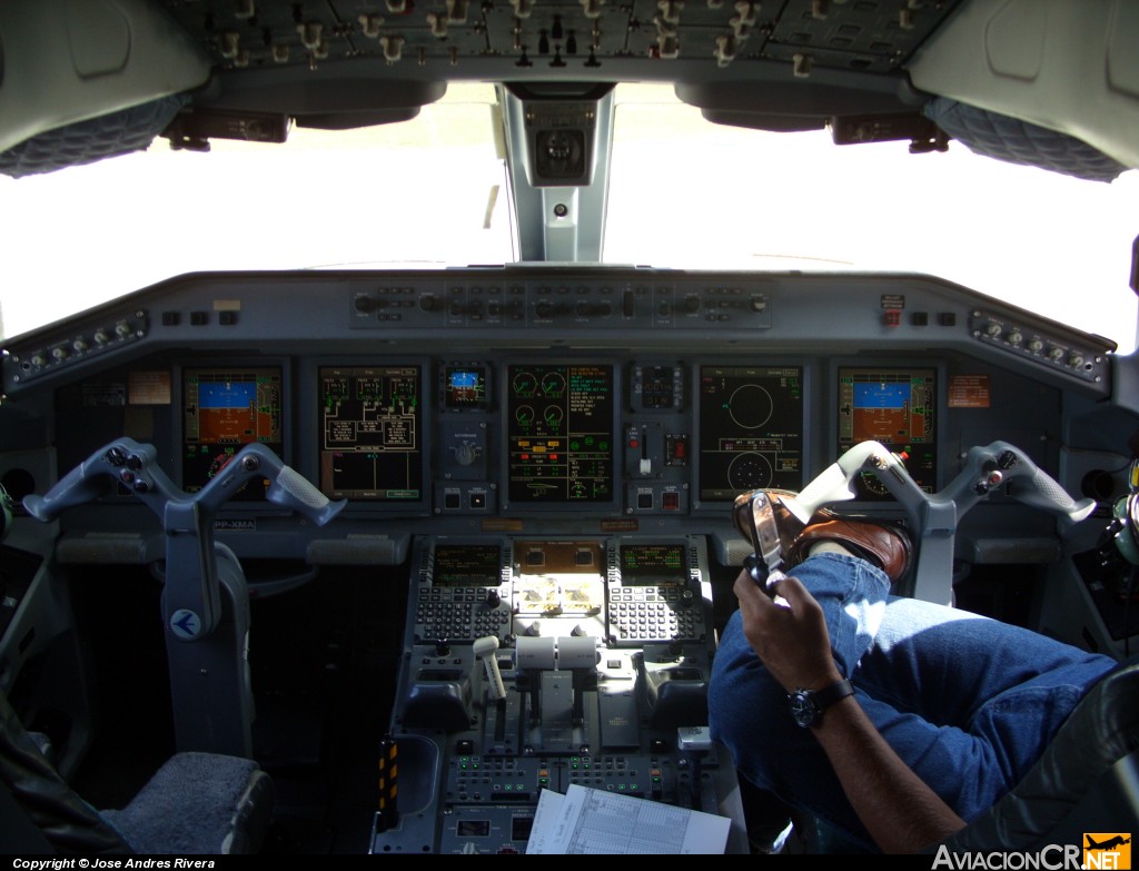 PP-XMA - Embraer ERJ-190-100LR - Embraer