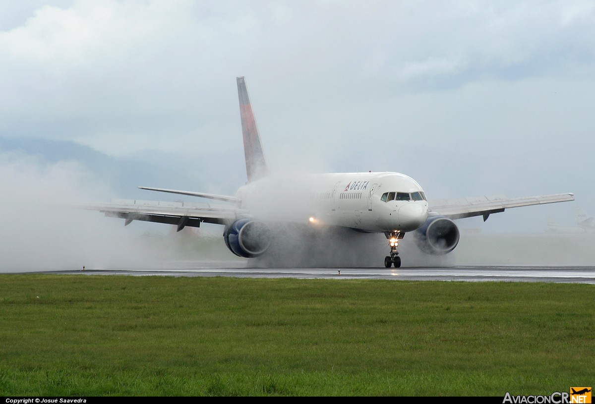 N6700 - Boeing 757-232 - Delta Air Lines