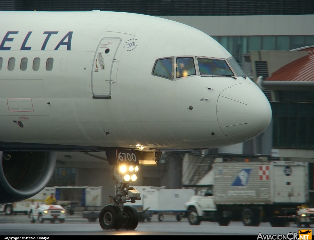 N6700 - Boeing 757-232 - Delta Air Lines