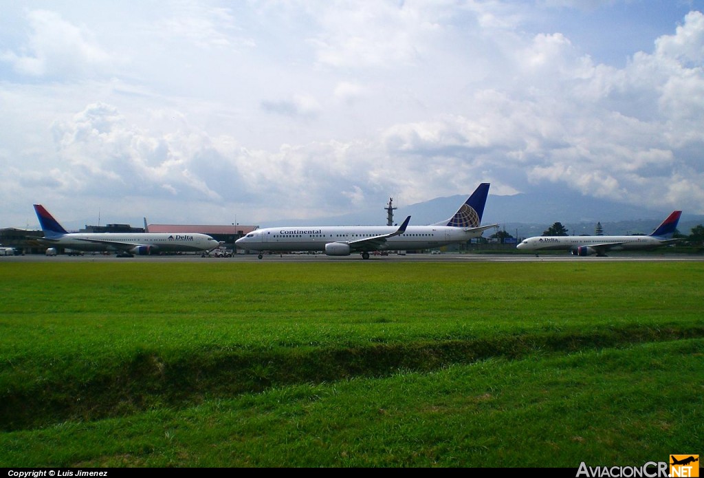 N37419 - Boeing 737-824 - Continental Airlines