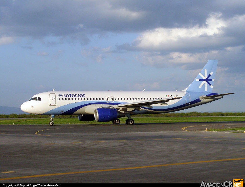 XA-JCV - Airbus A320-214 - Interjet