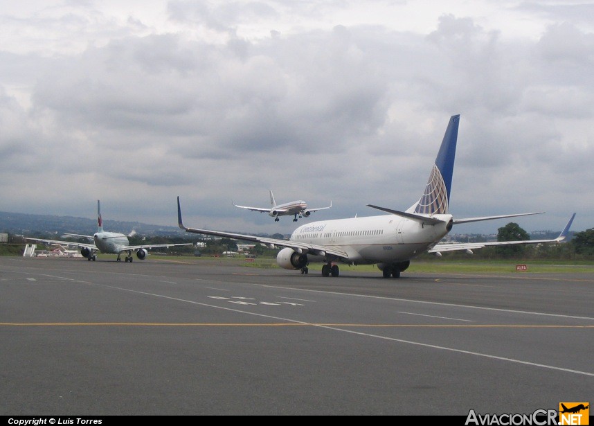 N76254 - Boeing 737-824 - Continental Airlines