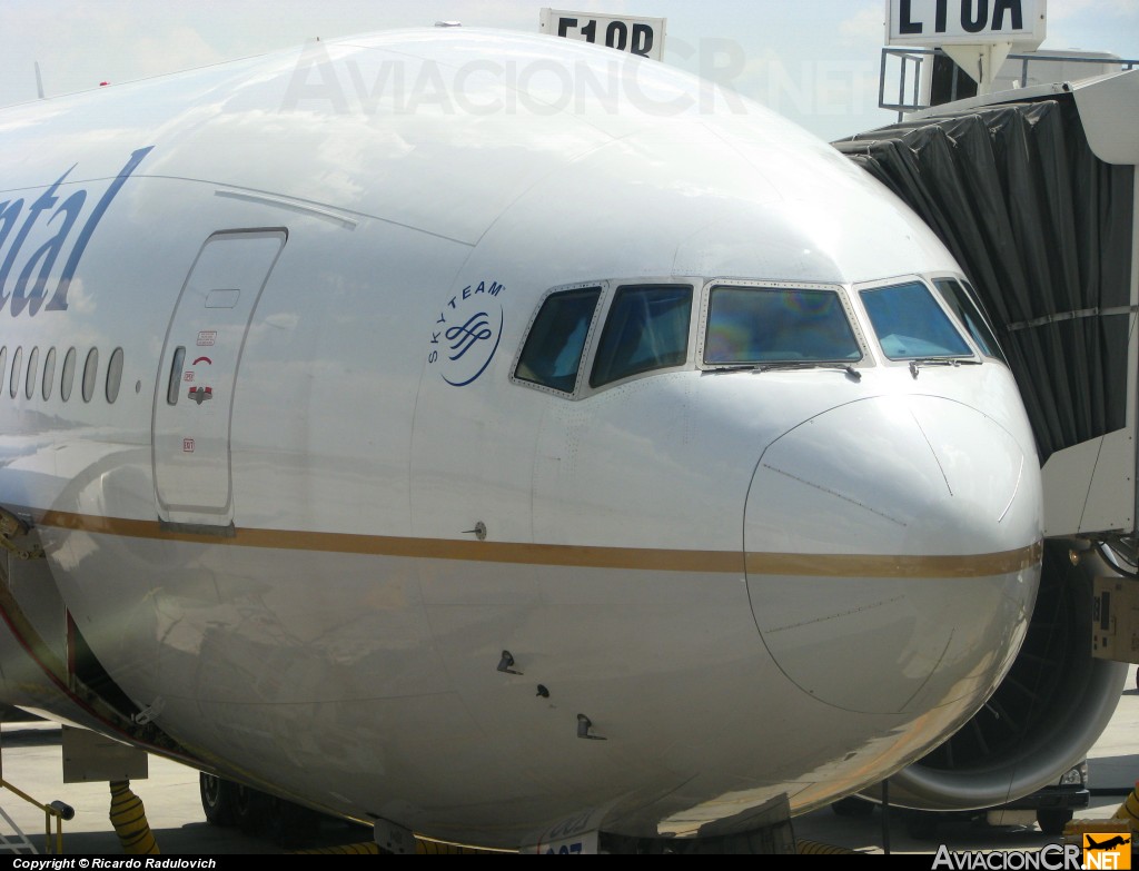 N74007 - Boeing 777-224(ER) - Continental Airlines
