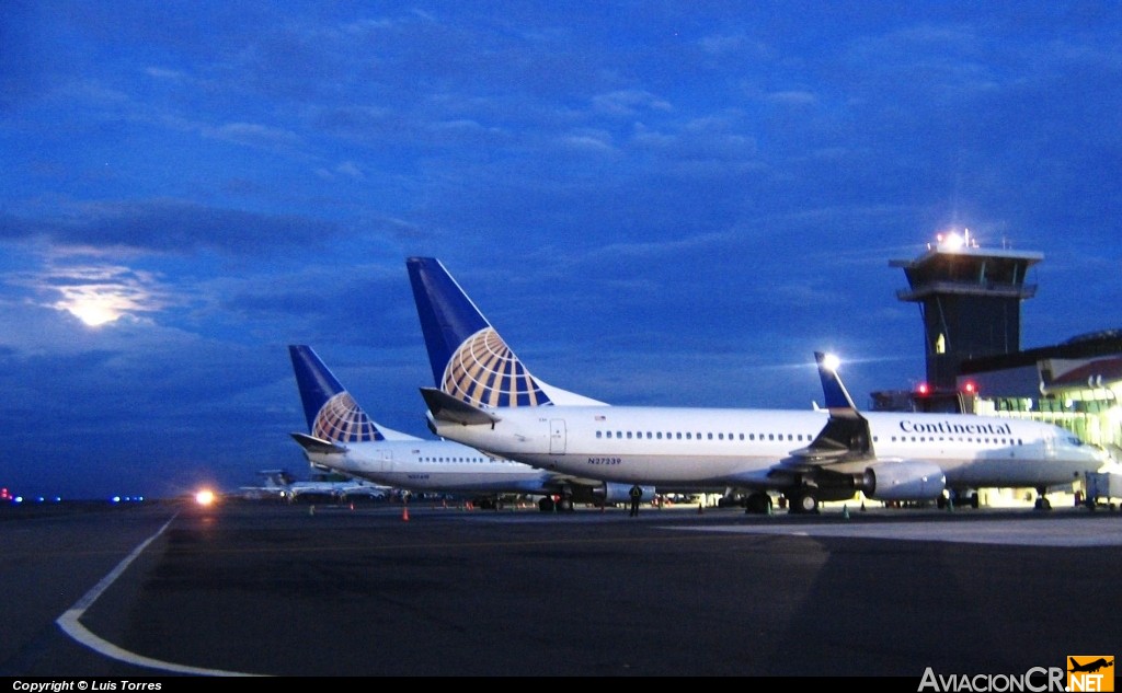 N27239 - Boeing 737-824 - Continental Airlines