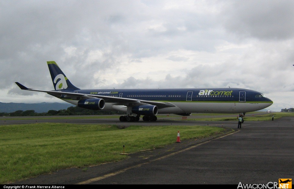EC-KCF - Airbus A340-311 - Air Comet