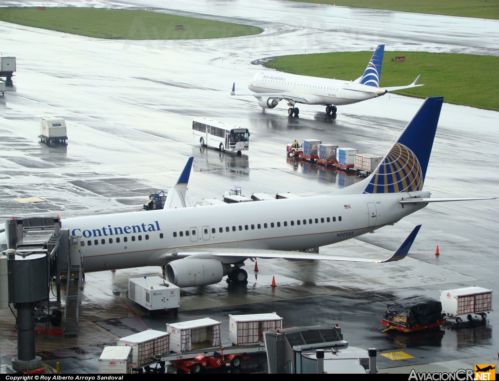 N12225 - Boeing 737-824 - Continental Airlines