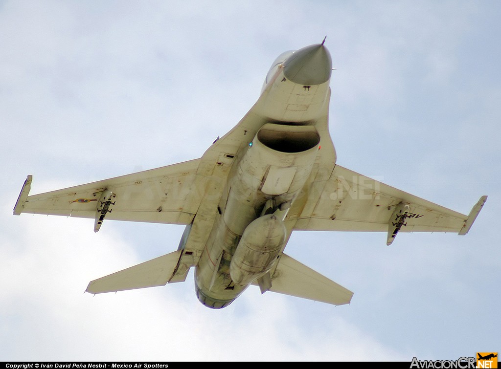 7635 - General Dynamics F-16B Fighting Falcon - Fuerza Aérea Venezolana