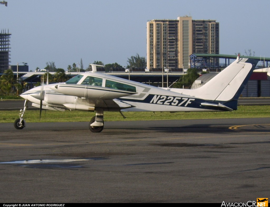 N2257F - Cessna 310L - Privado