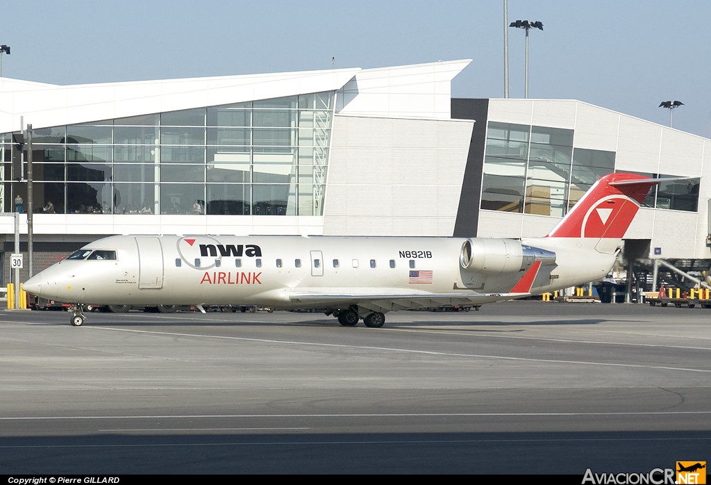 N8921B - Canadair CL-600-2B19 Regional Jet CRJ-200 - Northwest Jet Airlink