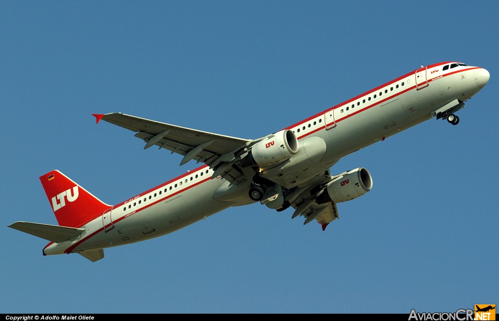 D-ALSD - Airbus A321-211 - LTU - Lufttransport-Unternehmen