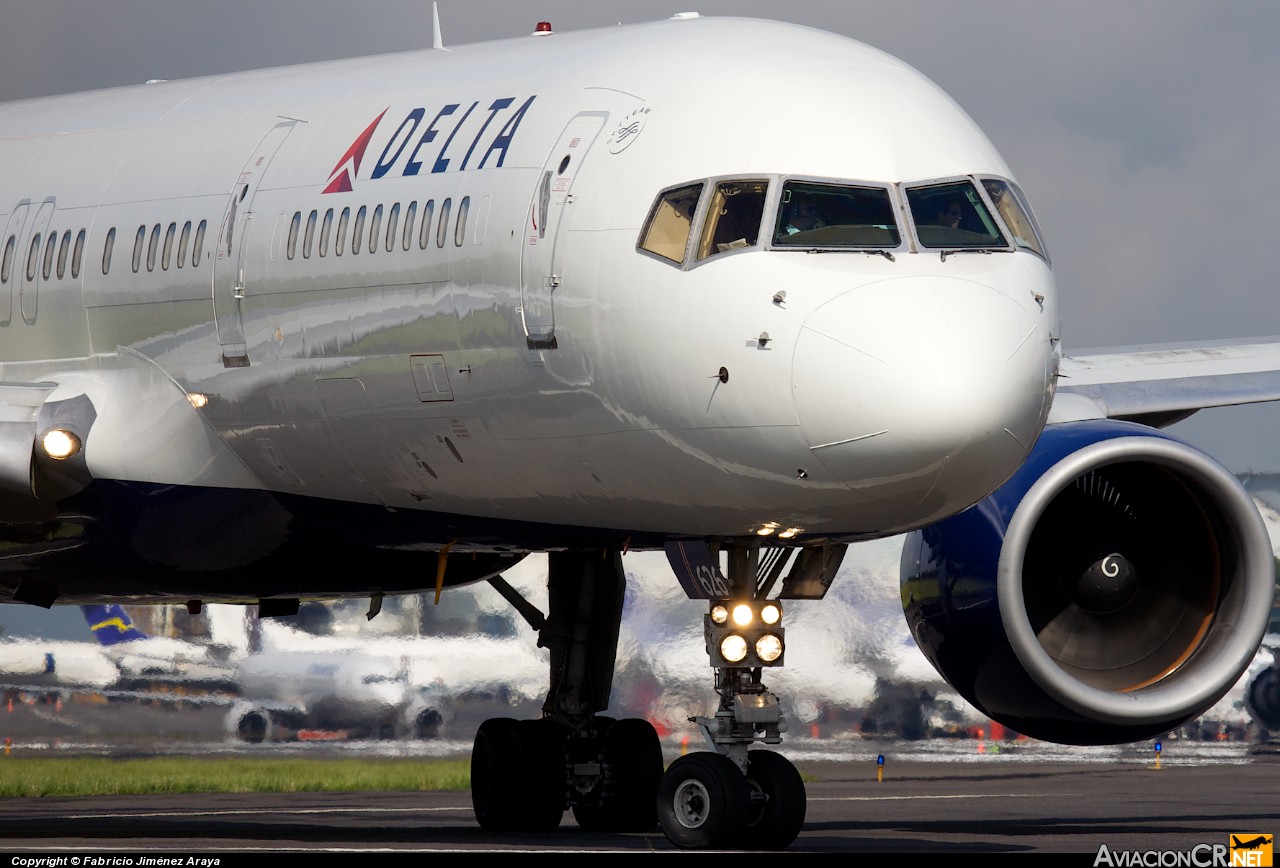 N626DL - Boeing 757-232 - Delta Air Lines