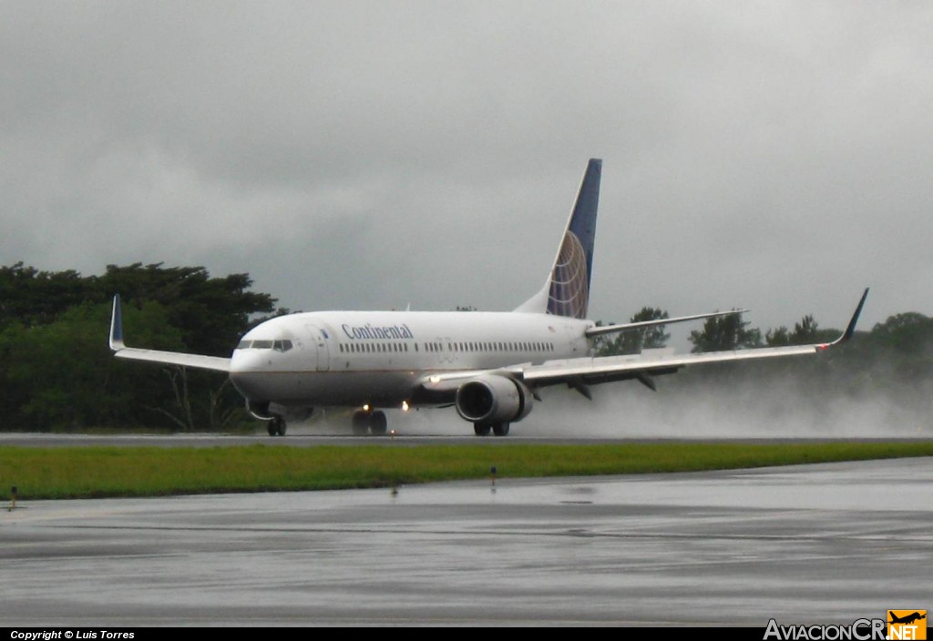 N27213 - Boeing 737-824 - Continental Airlines