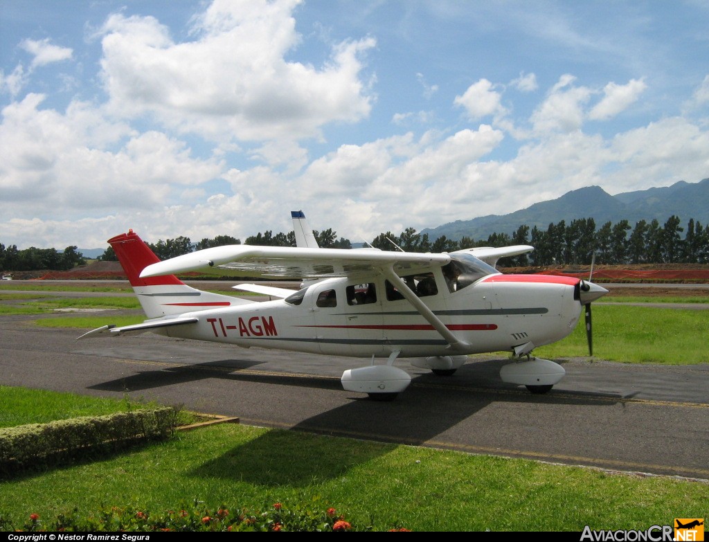 TI-AGM - Cessana 206 - Aerobell