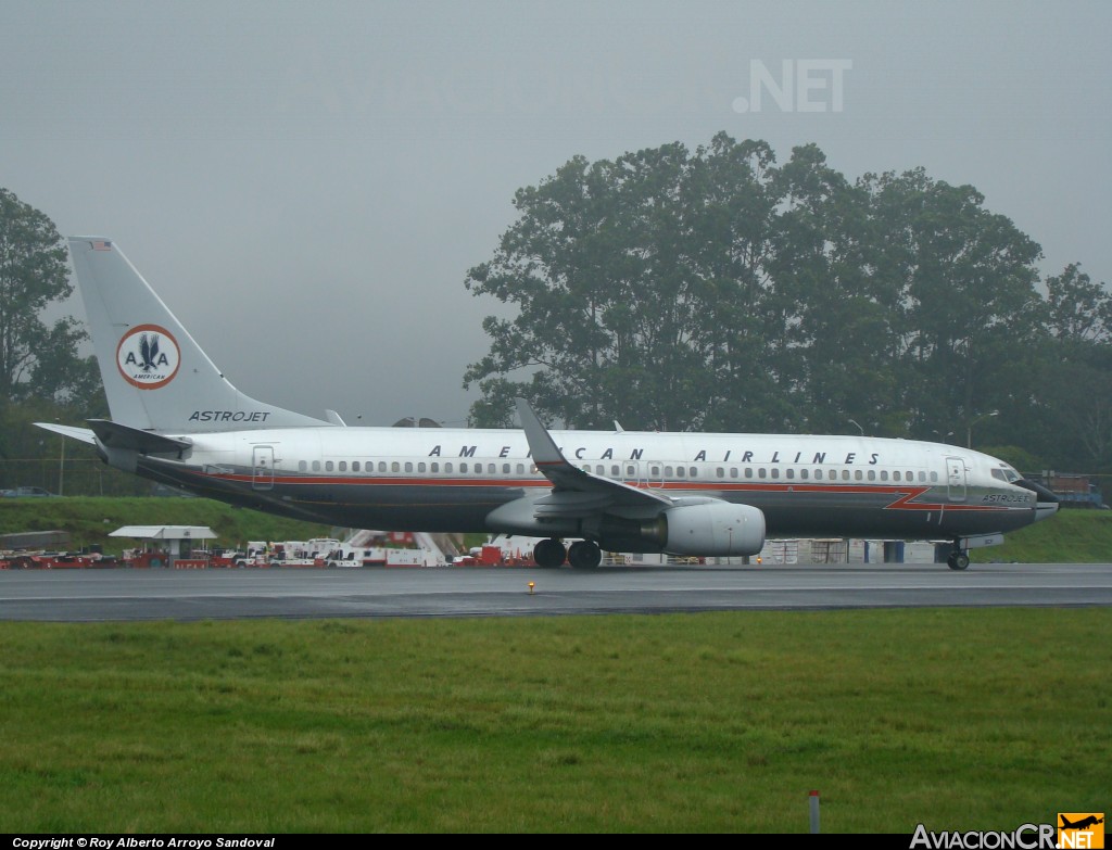 N951AA - Boeing 737-823 - American Airlines