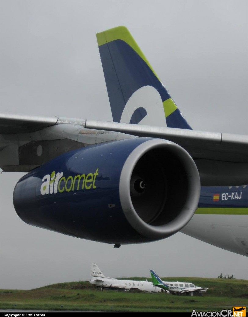 EC-KAJ - Airbus A340-311 - Air Comet