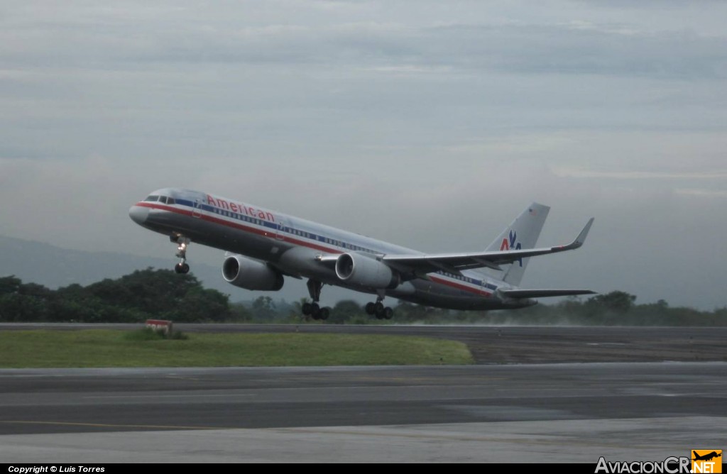N646AA - Boeing 757-223 - American Airlines