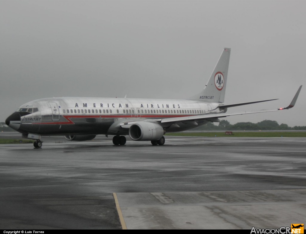 N951AA - Boeing 737-823 - American Airlines