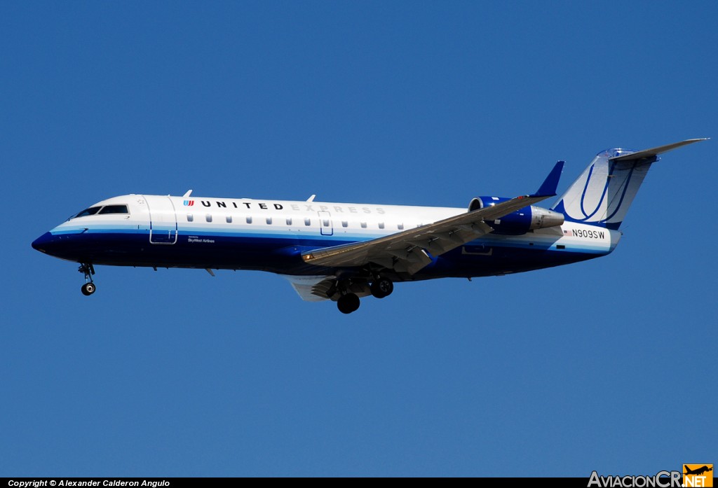 N909SW - Canadair CL-600-2B19 Regional Jet CRJ-200LR - United Express (SkyWest Airlines)