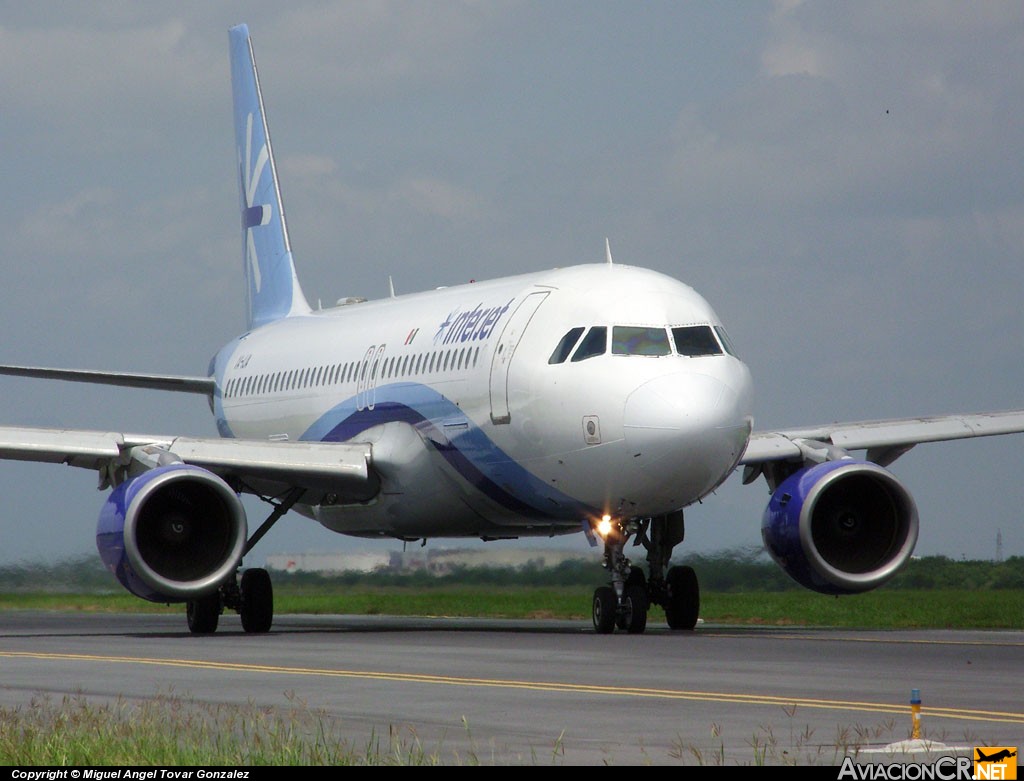 XA-IJA - Airbus A320-214 - Interjet