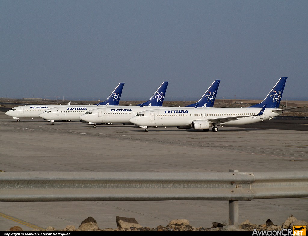 EI-DJT - Boeing 737-86N - Ryan International (Futura)