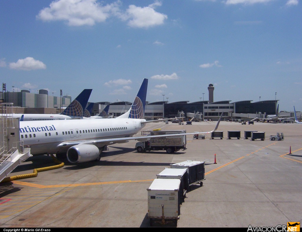 N23707 - Boeing 737-724 - Continental Airlines