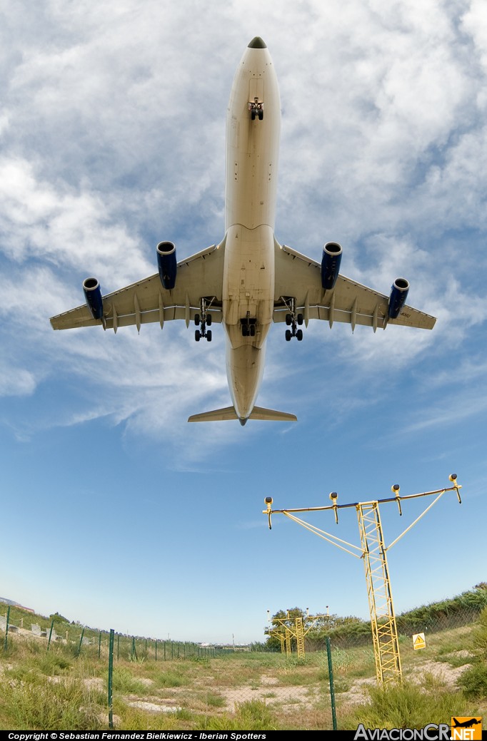 EC-KHU - Airbus A340-312 - Air Comet