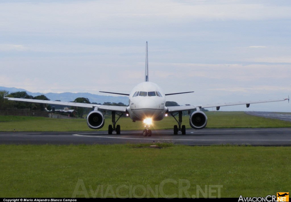 F-OHMM - Airbus A320-231 - Mexicana