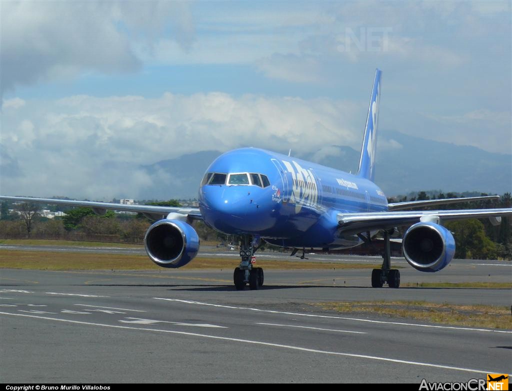 C-GTDX - Boeing 757-28A - Zoom