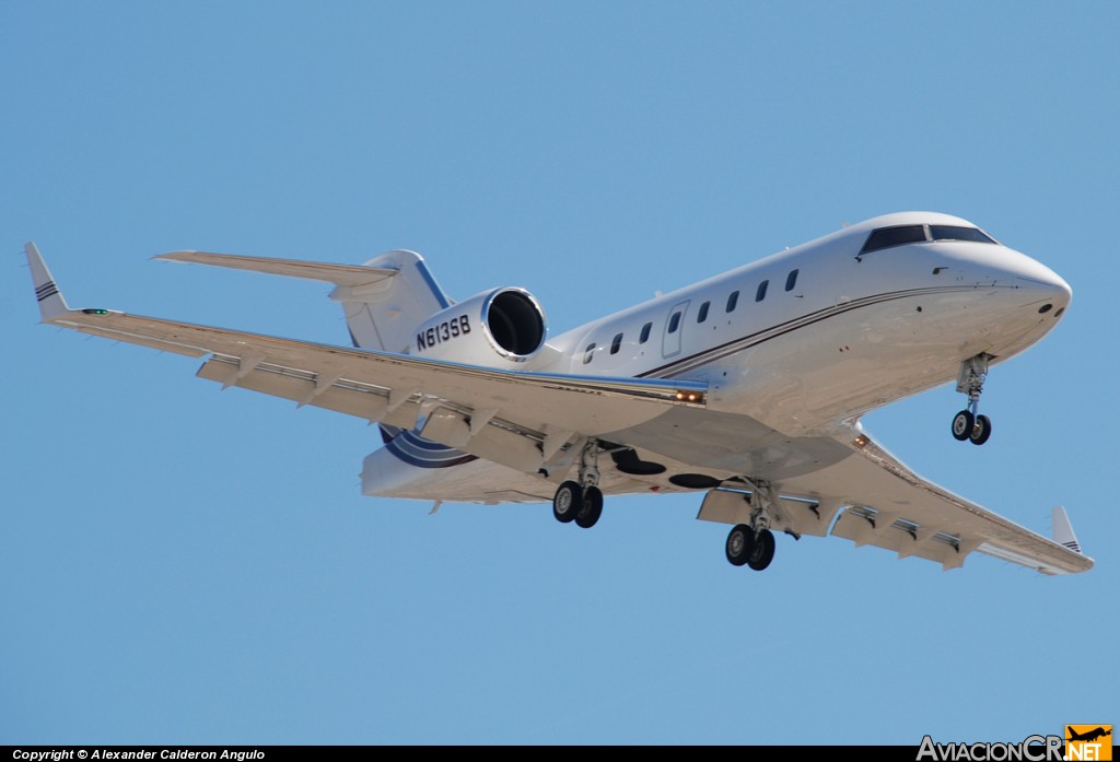 N613SB - Canadair CL-600-2B16 - Privado