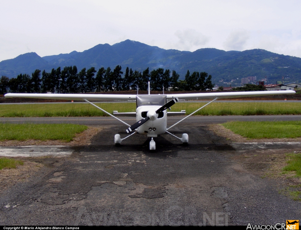 TI-AKU - Cessna R172K Hawk XP II - Aerotica Escuela de Aviación