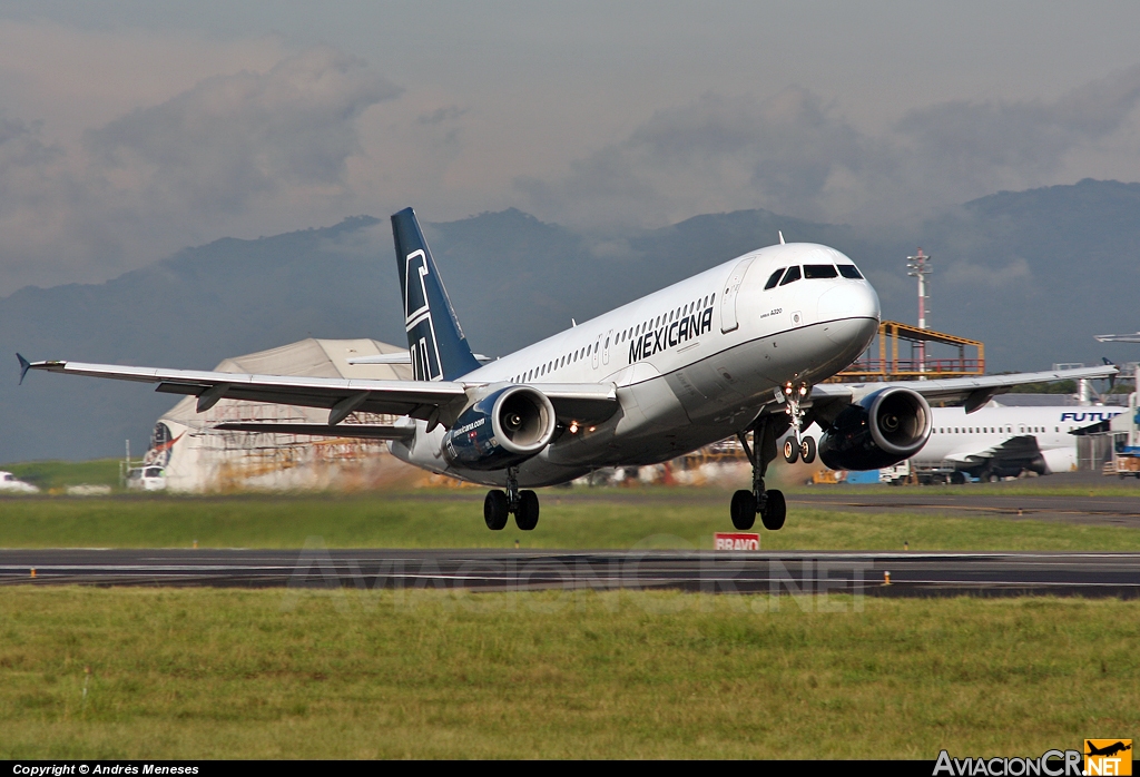 N467RX - Airbus A320-231 - Mexicana