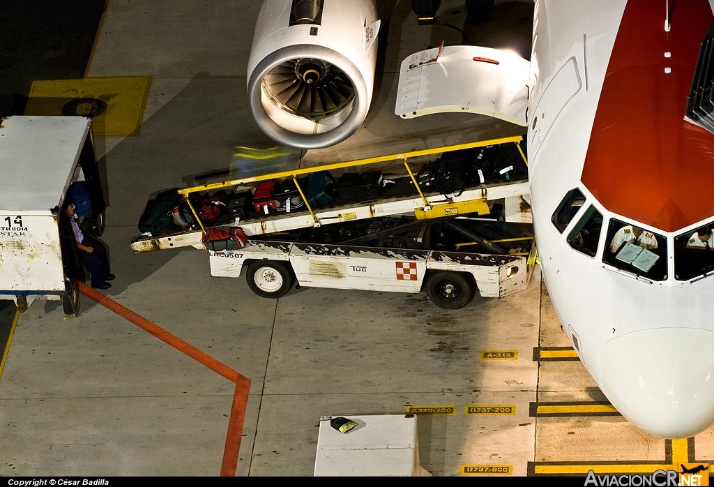 N496TA - Airbus A320-233 - TACA