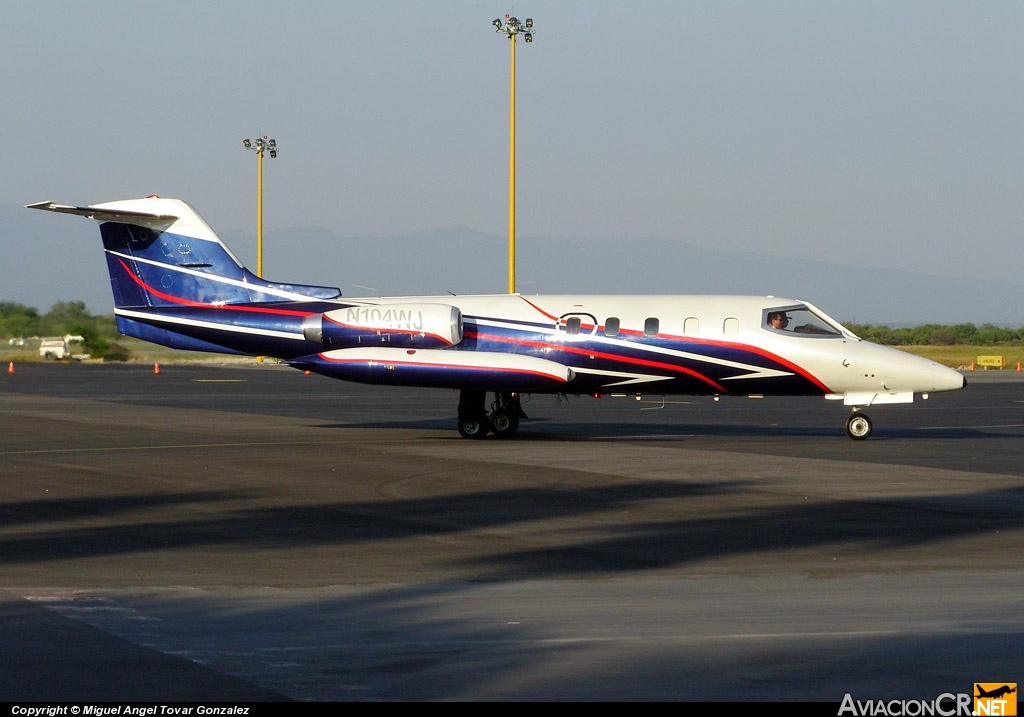 N104WJ - Gates Learjet 25B - Privado