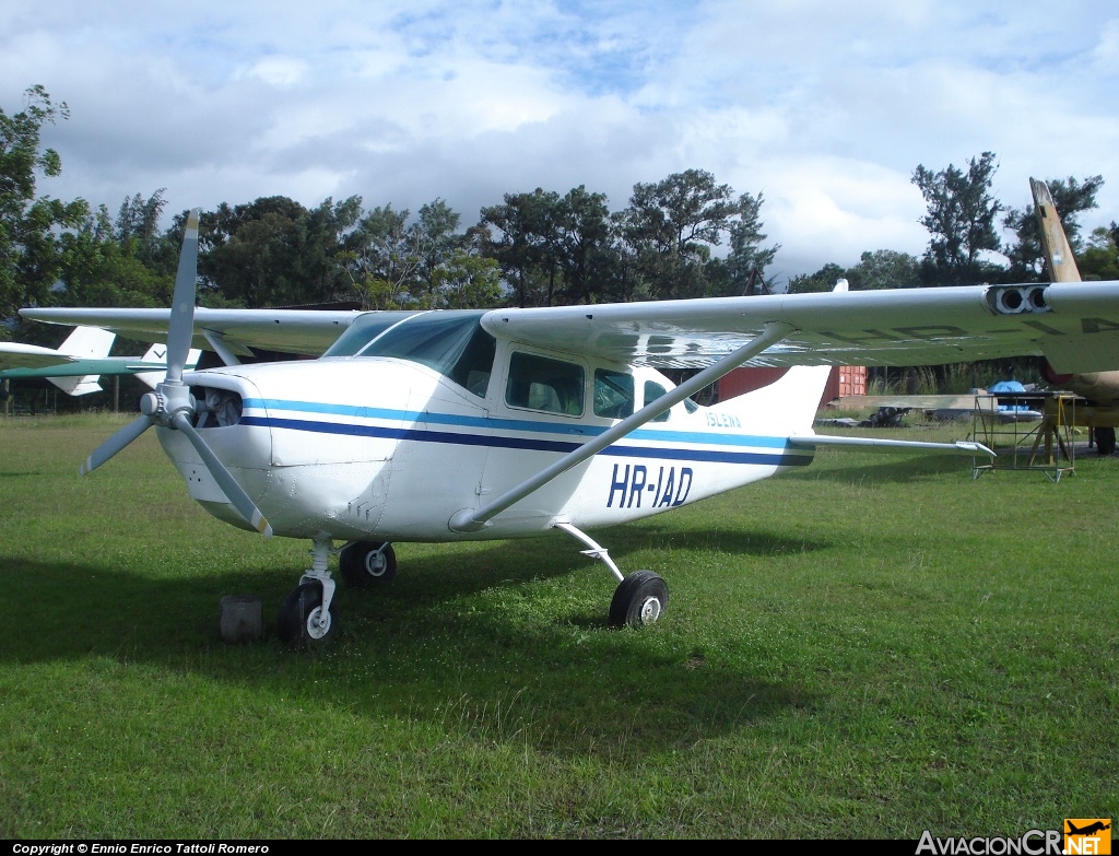 HR-IAD - Cessna P206C Super Skywagon - Isleña