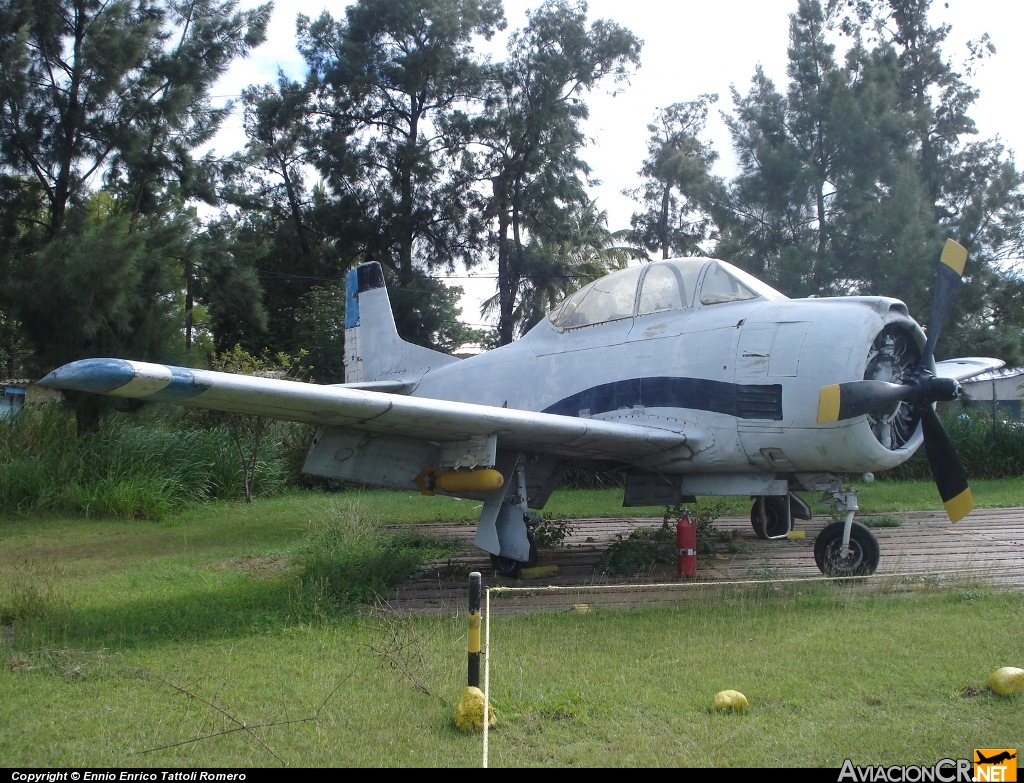 FAH-214 - North American T-28B Trojan - Fuerza Aerea Hondureña