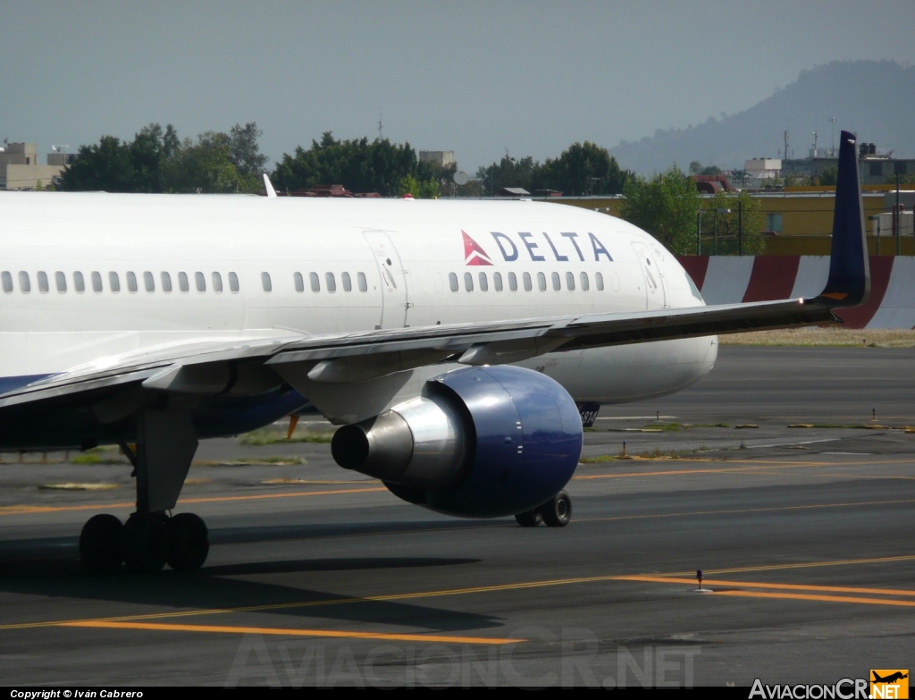 N711ZX - Boeing 757-231 - Delta Airlines
