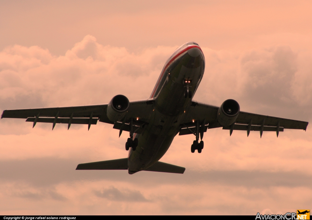 N7062A - Airbus A300B4-605R - American Airlines