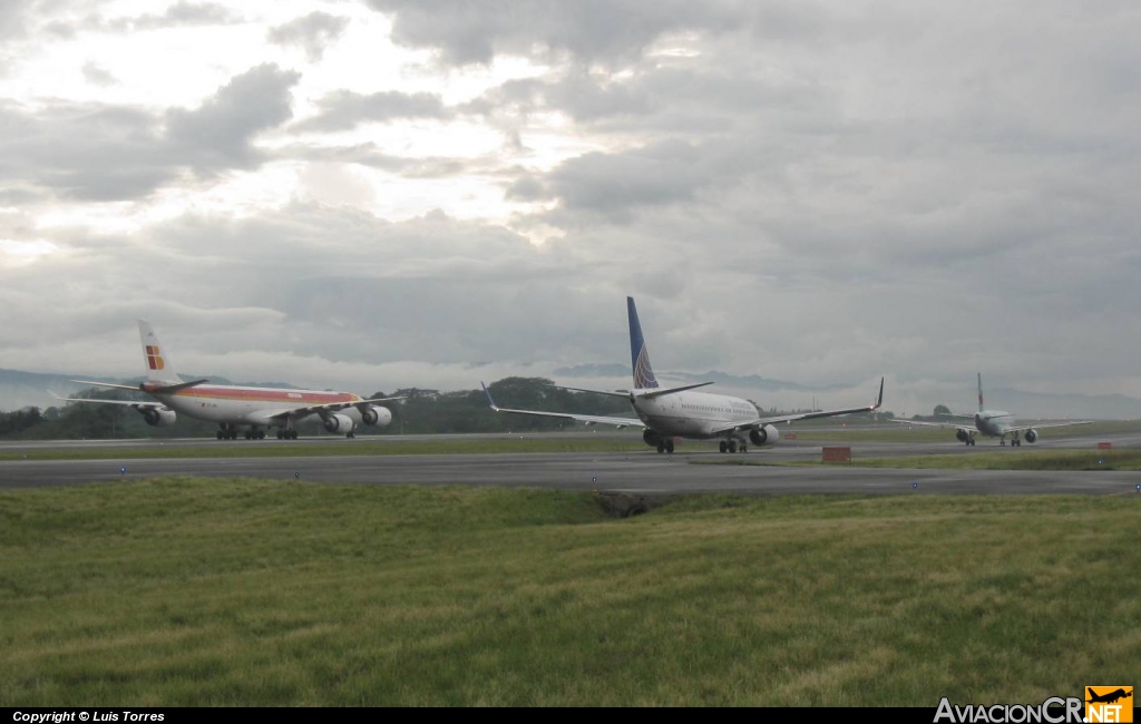 N76514 - Boeing 737-824 - United Airlines