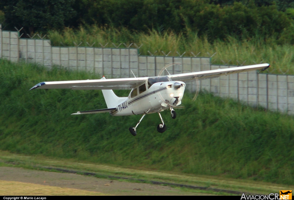 TI-AUJ - Cessna T210M Centurion II - Privado