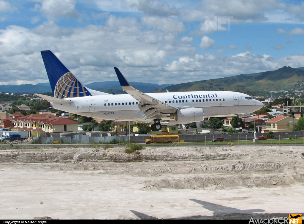 N24715 - Boeing 737-724 - Continental Airlines