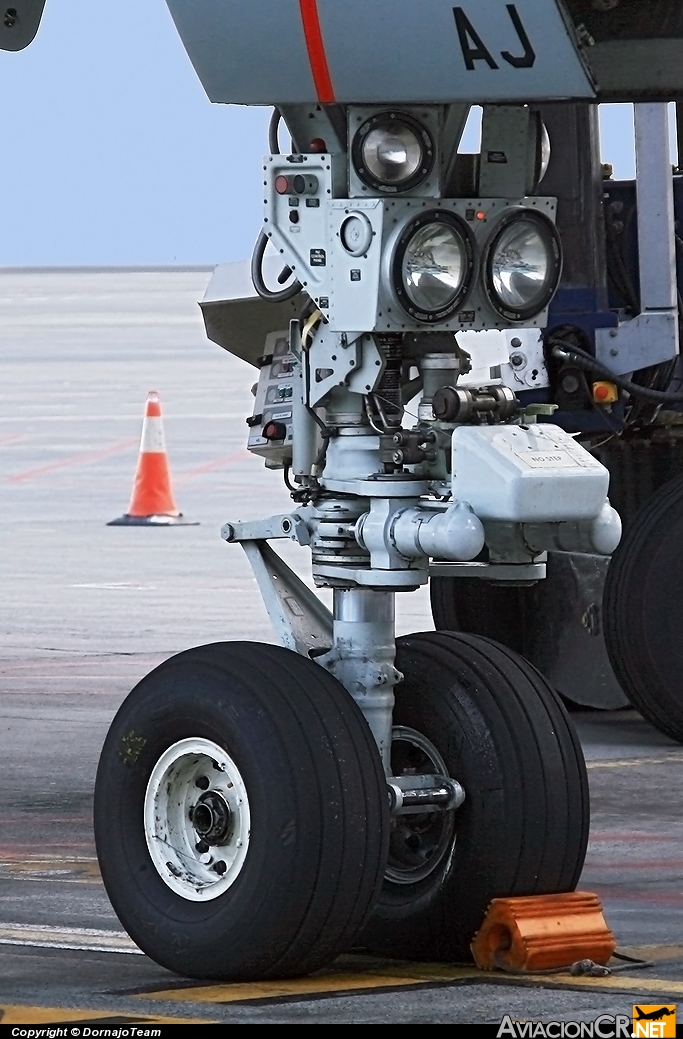 G-LSAJ - Boeing 757-236 - Jet2.com