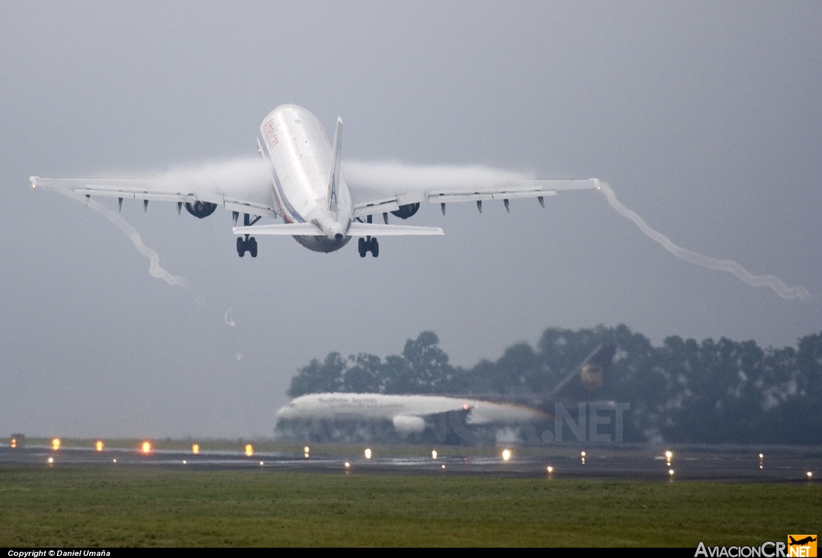 N8067A - Airbus A300B4-605R - American Airlines