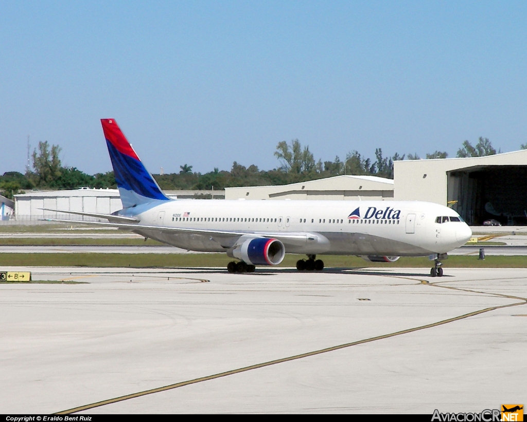 N121DE - Boeing 767-332 - Delta Air Lines