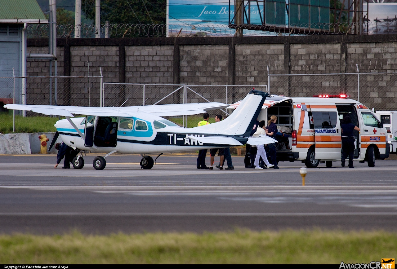 TI-AWU - Cessna U206F Stationair - Privado