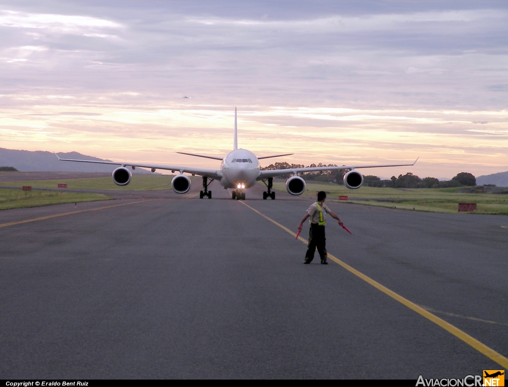 EC-JCY - Airbus A340-642 - Iberia