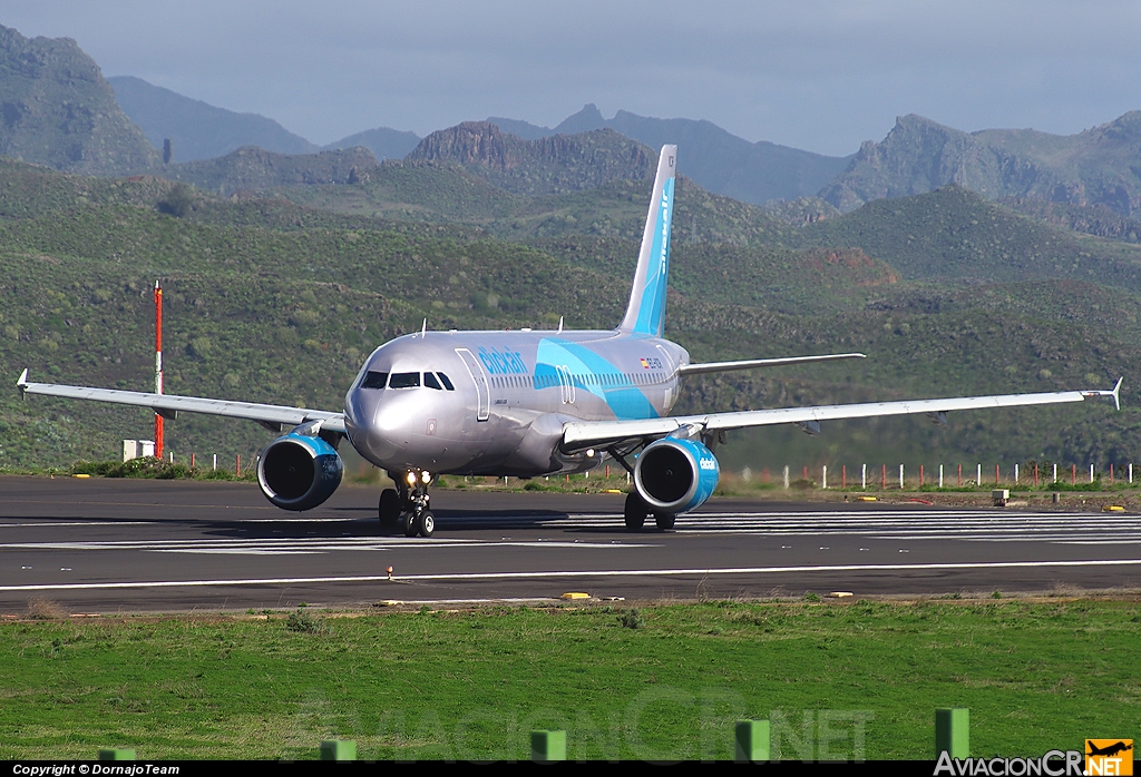 EC-ICR - Airbus A320-211 - Click Air