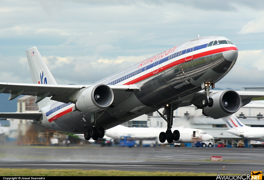 N8067A - Airbus A300B4-605R - American Airlines