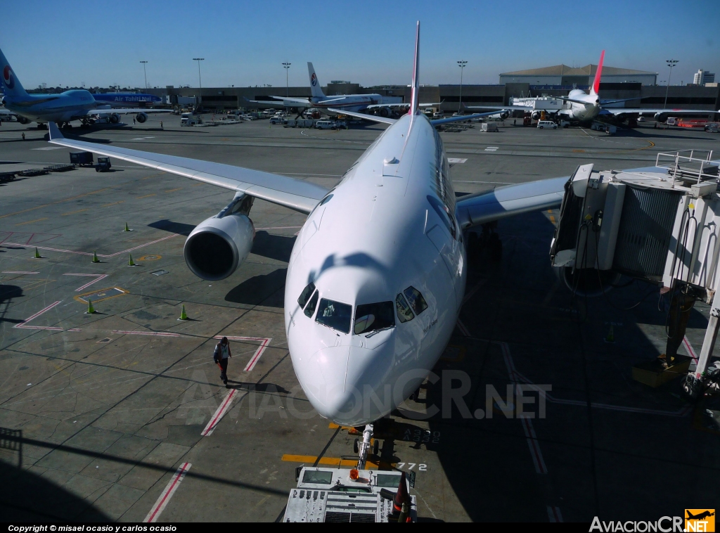 VH EBH - Airbus A330-203 - Qantas
