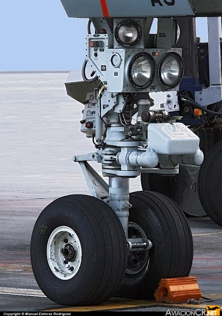 G-LSAJ - Boeing 757-236 - Jet2.com