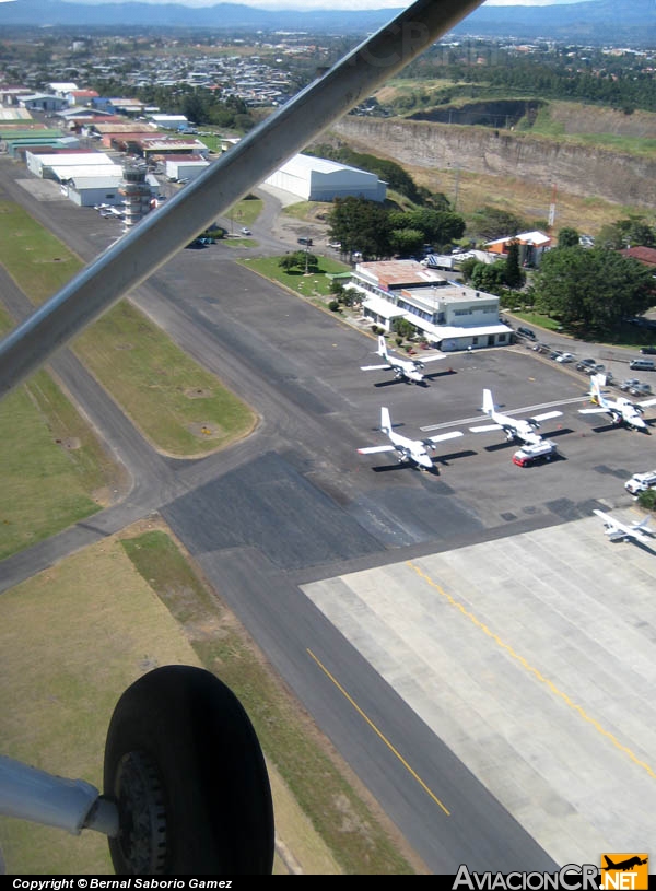 TI-AZC - De Havilland Canada DHC-6-300 Twin Otter - Nature Air